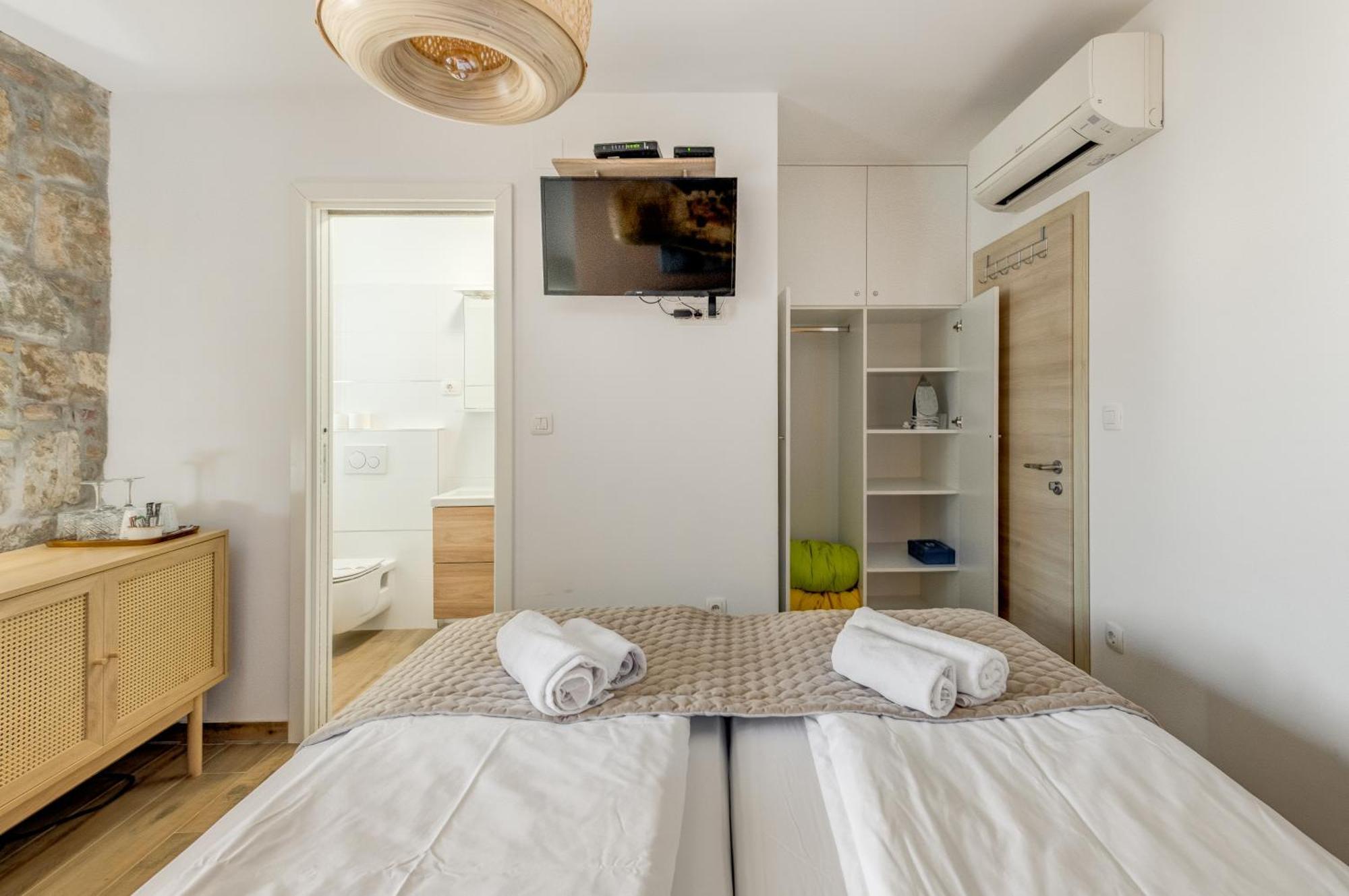Inmotion Luxury Rooms Split Exterior photo