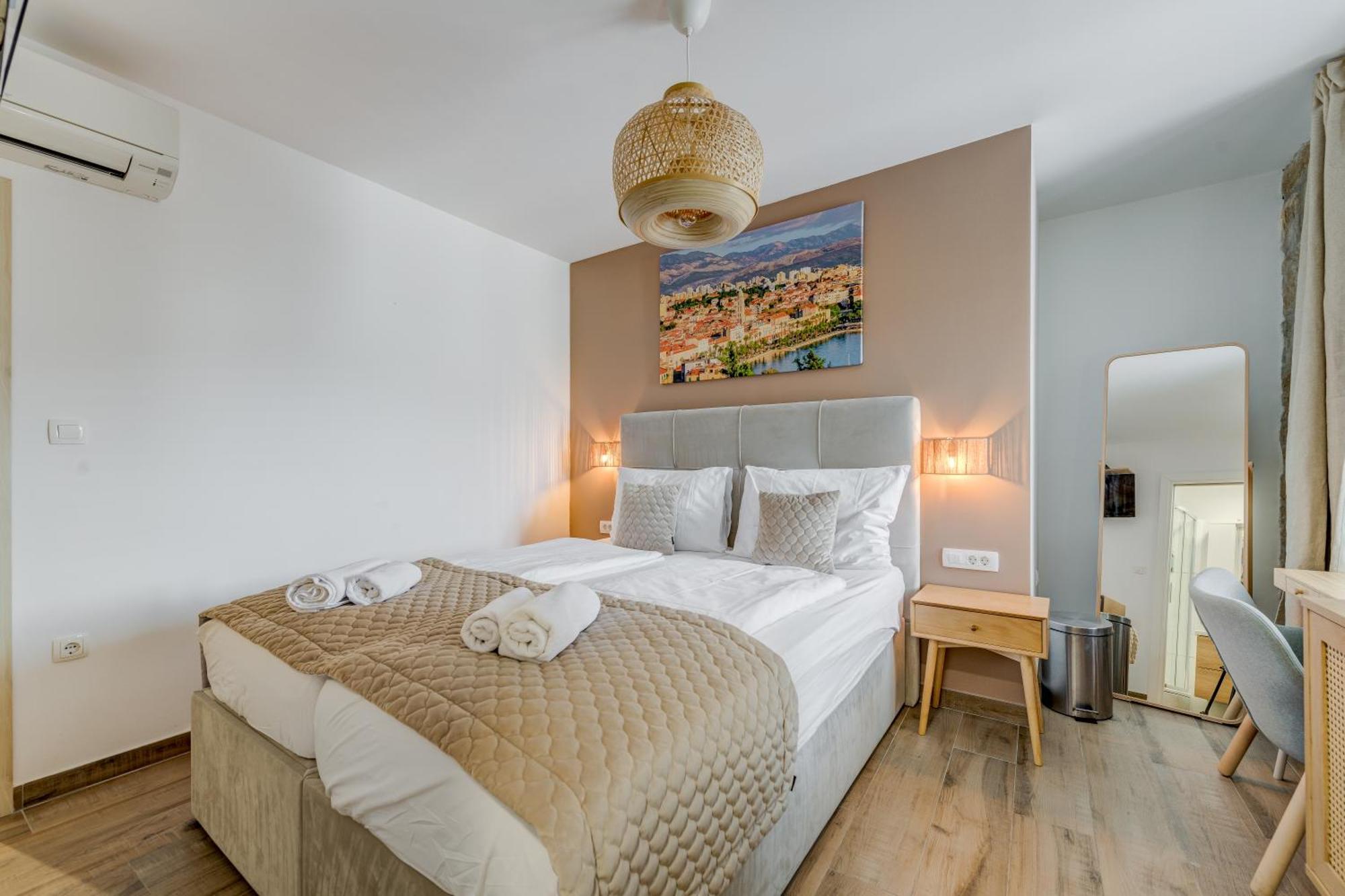 Inmotion Luxury Rooms Split Exterior photo