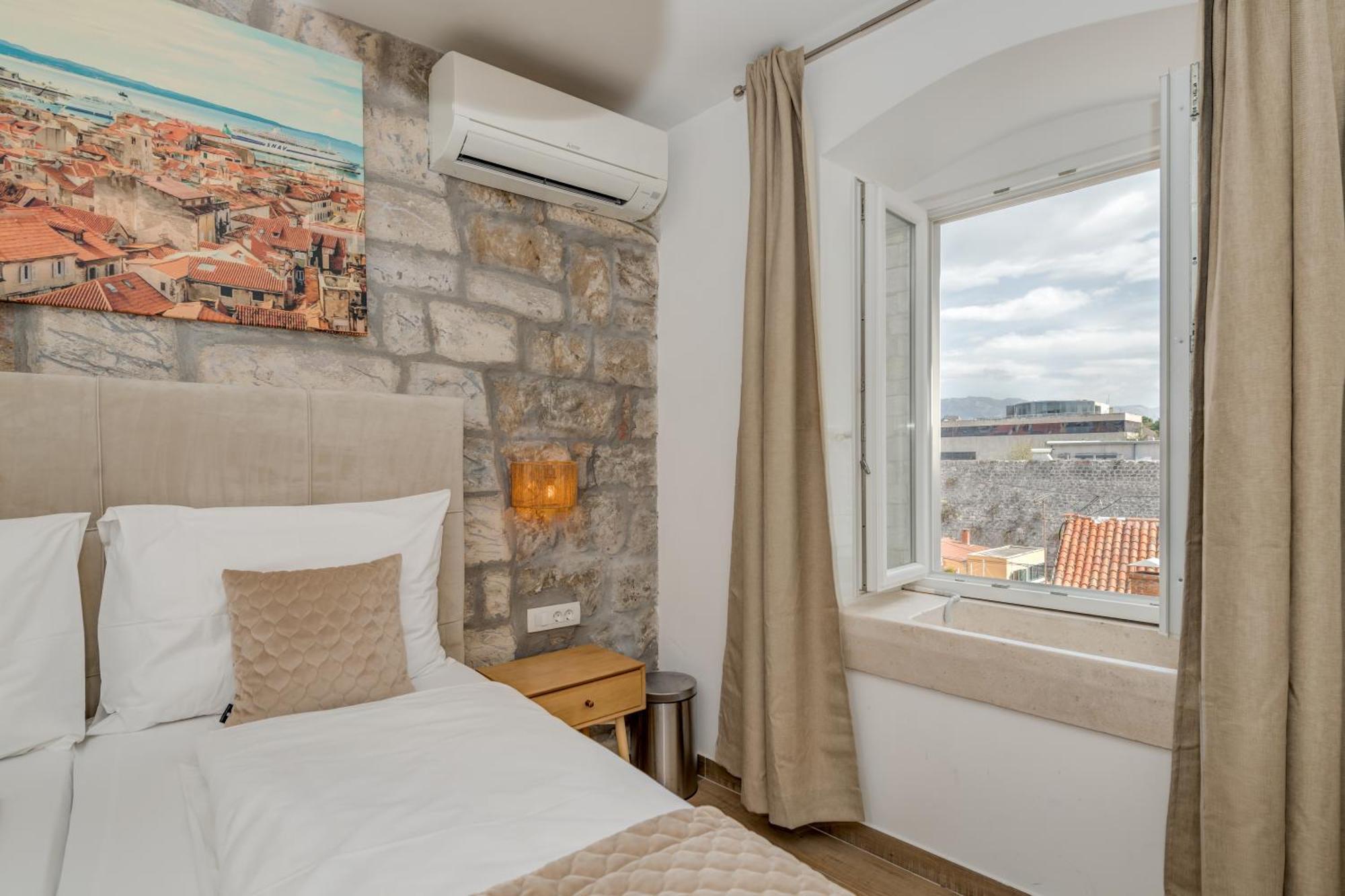Inmotion Luxury Rooms Split Exterior photo