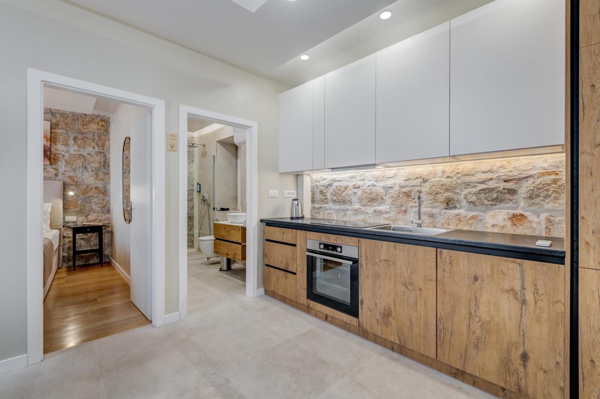 Inmotion Luxury Rooms Split Exterior photo